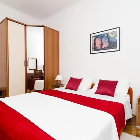 Apartment & Ivela *