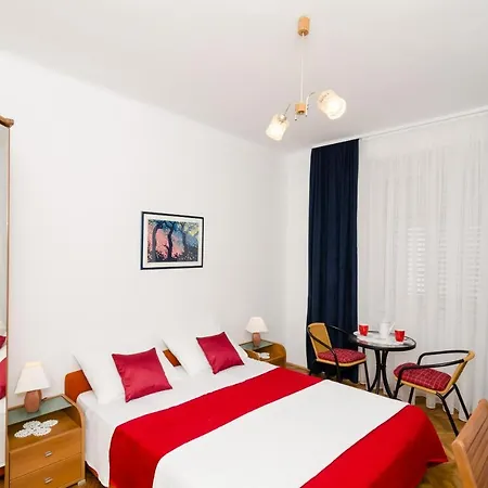 & Ivela Apartment *