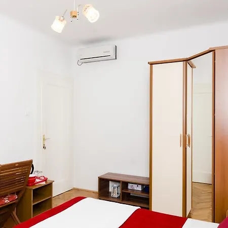 Apartment & Ivela *